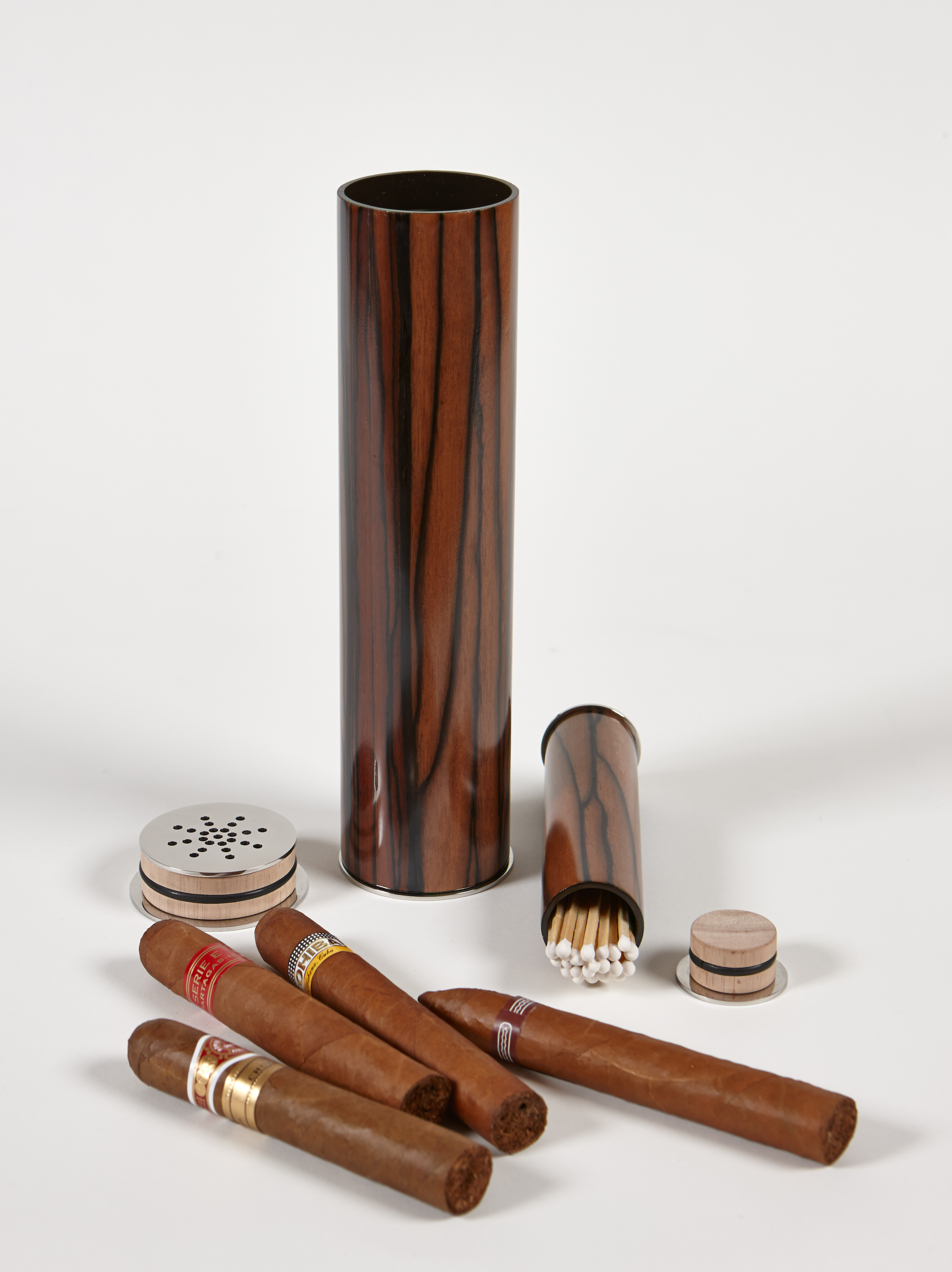 Wooden cigar humidor-Almost Essential